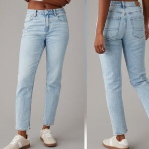 American Eagle Strigid Mom Jeans Size 2
